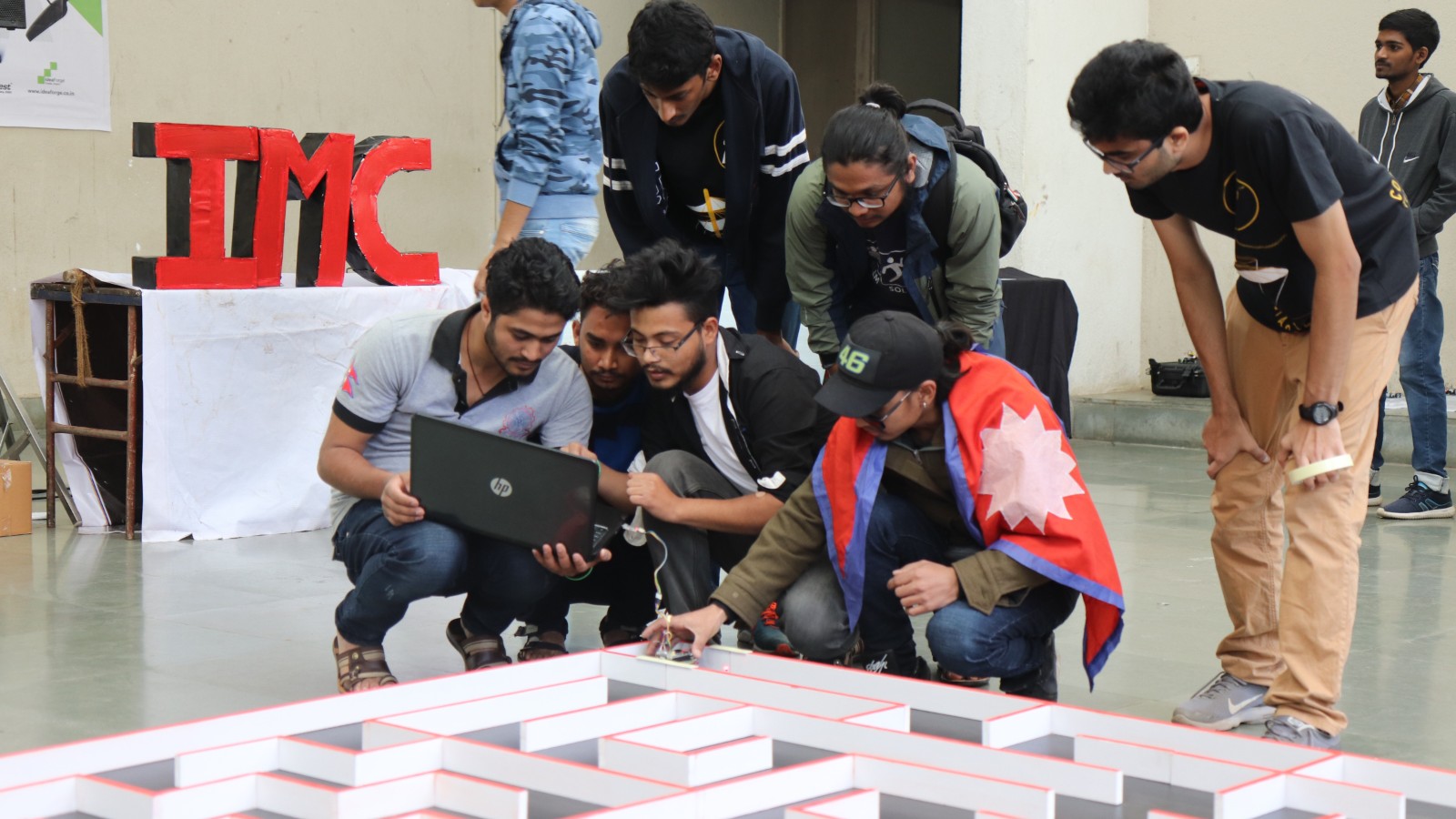 天津大学生包揽国际电脑鼠大赛金银铜大奖鲁班工坊结硕果-3.jpg undefined